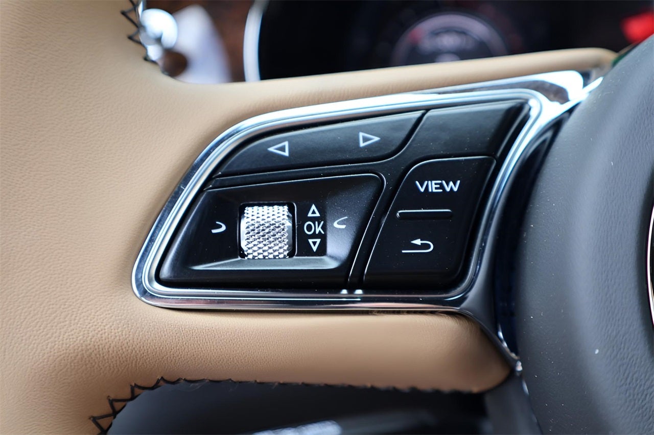 2025 Bentley Bentayga EWB V8