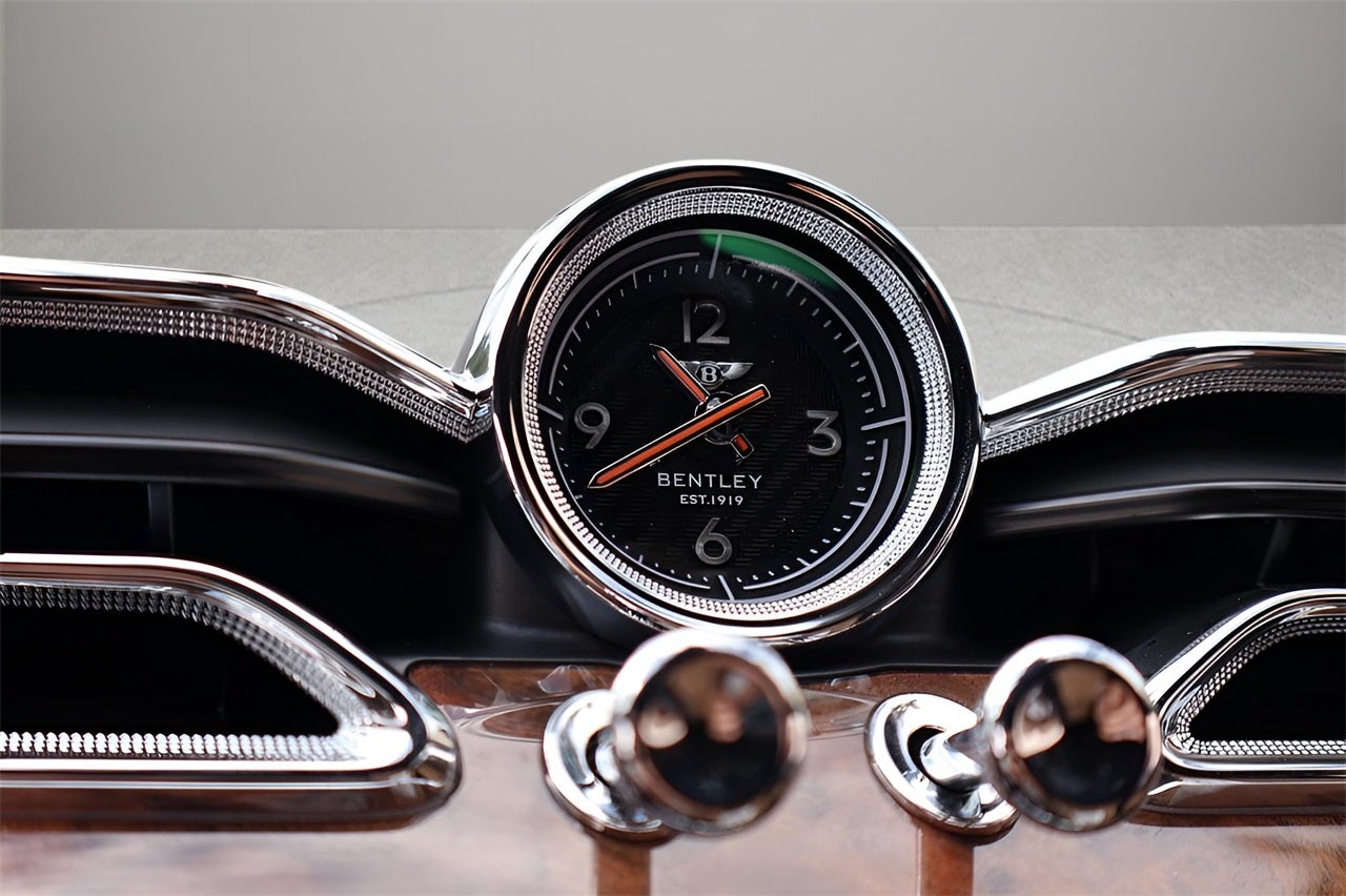 2025 Bentley Bentayga EWB V8