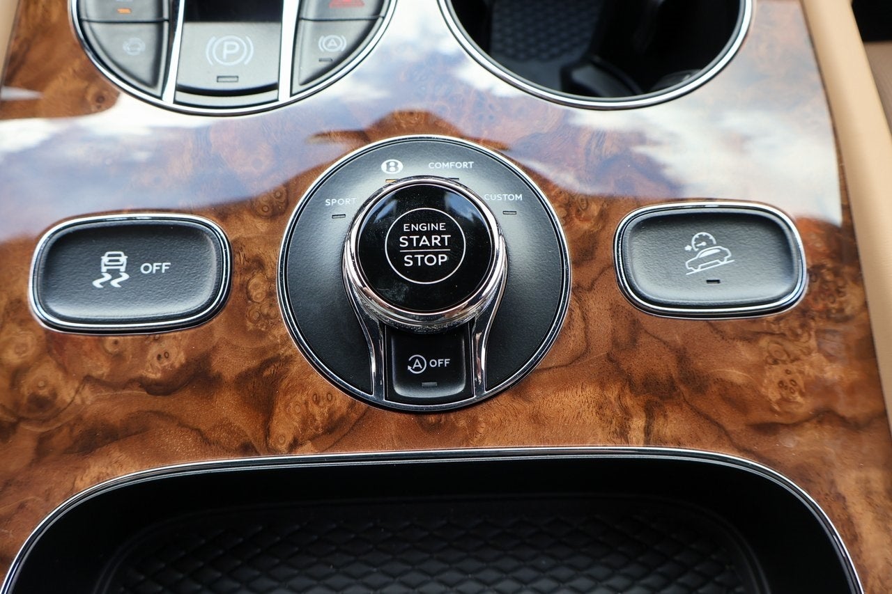 2025 Bentley Bentayga EWB V8