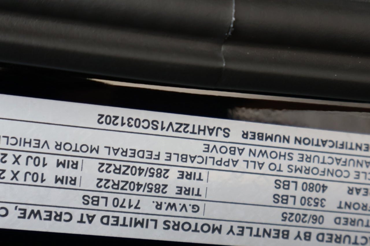 2025 Bentley Bentayga EWB V8