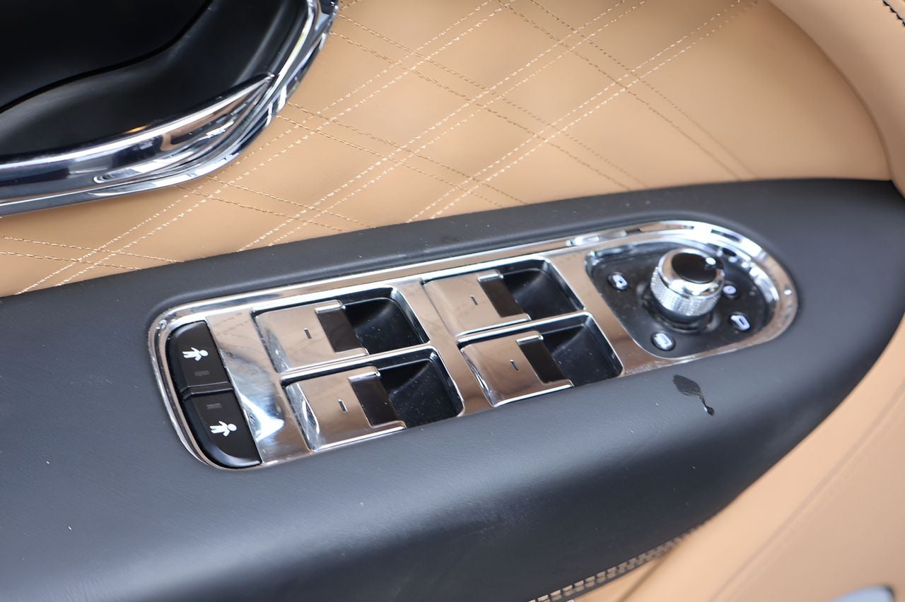 2024 Bentley Bentayga EWB V8