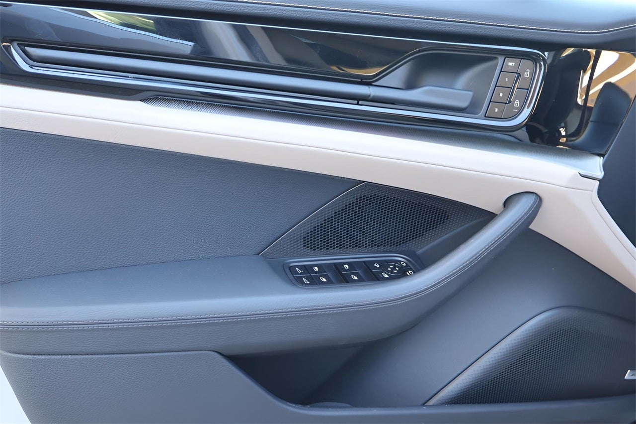 2025 Porsche Panamera Base