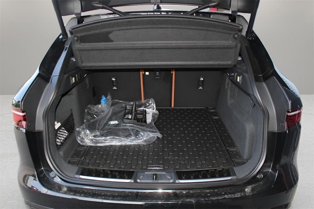 2026 Jaguar F-PACE P400 R-Dynamic S