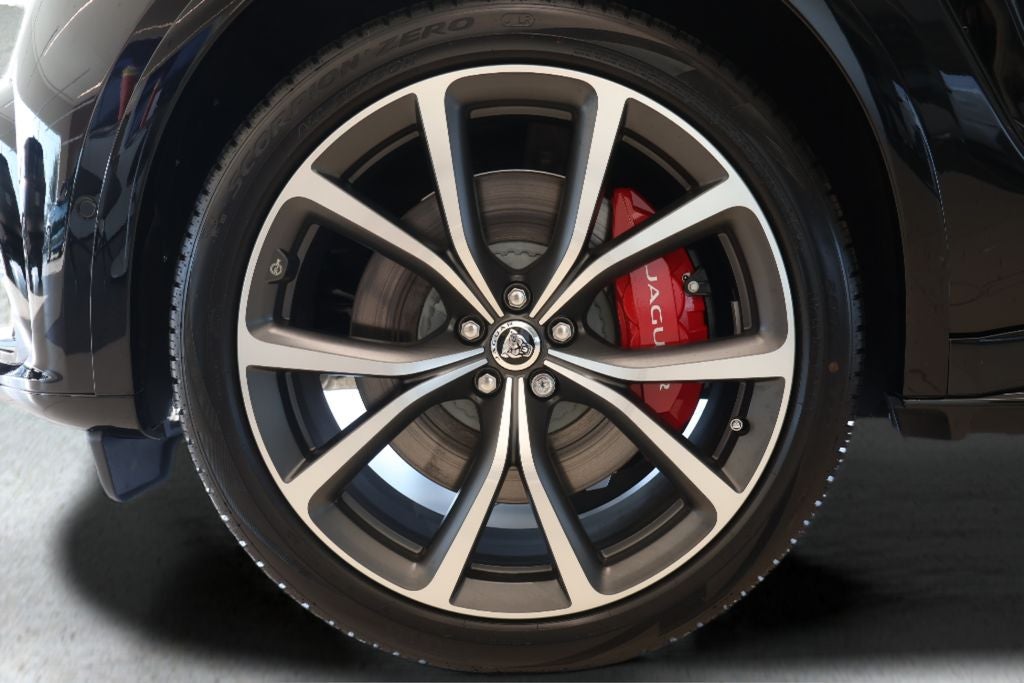 2026 Jaguar F-PACE SVR