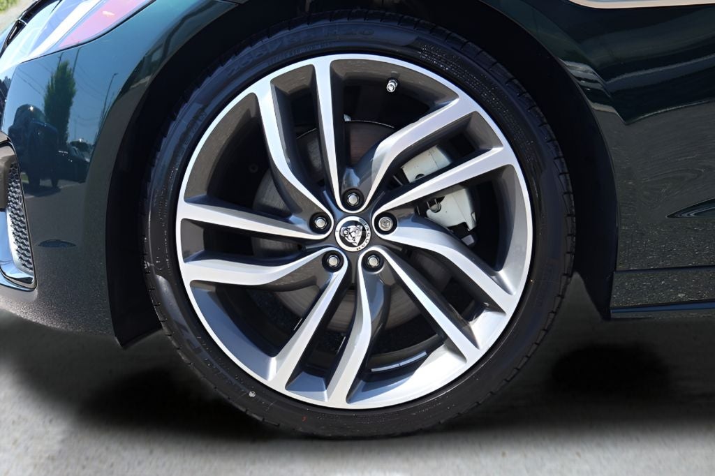 2024 Jaguar XF R-Dynamic SE