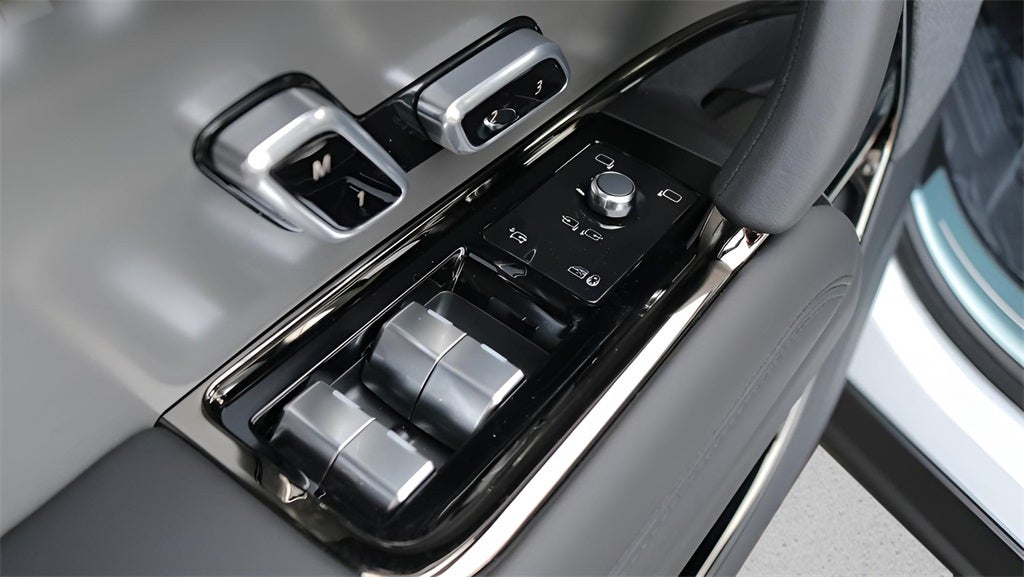 2026 Land Rover Range Rover Sport SE