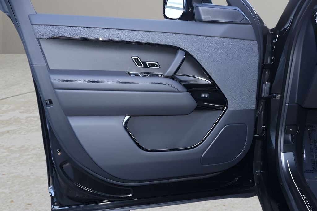 2026 Land Rover Range Rover Sport SE