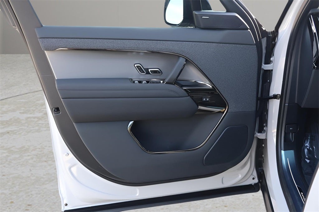 2026 Land Rover Range Rover Sport SE