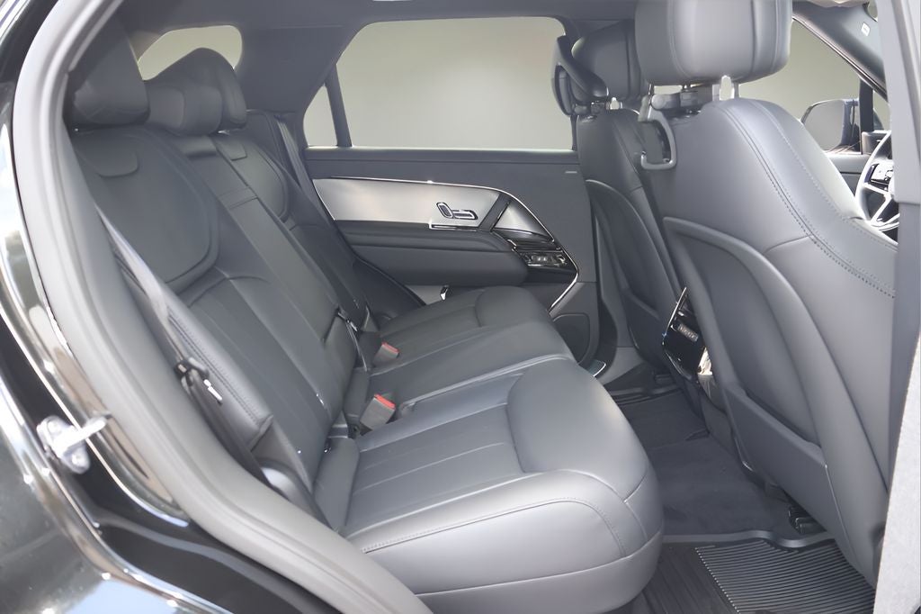 2026 Land Rover Range Rover Sport SE