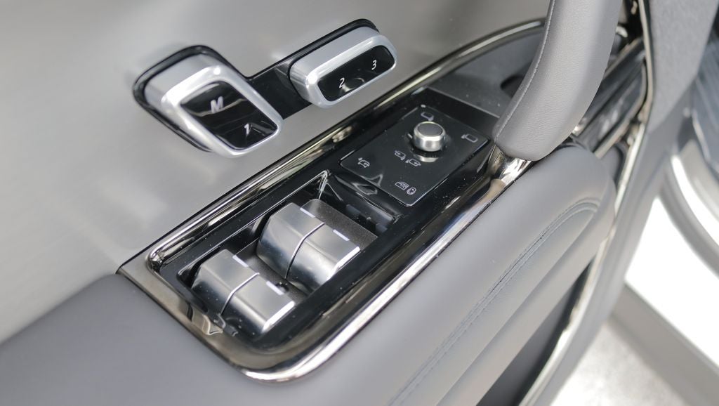 2027 Land Rover Range Rover Sport SE