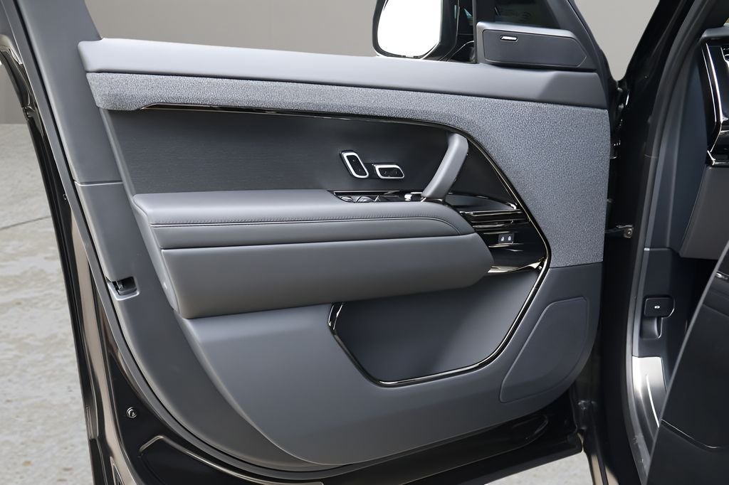 2026 Land Rover Range Rover Sport SE