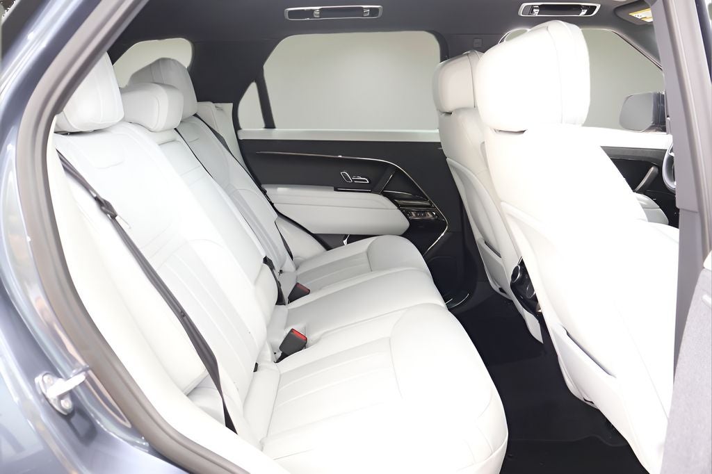 2026 Land Rover Range Rover Sport SE