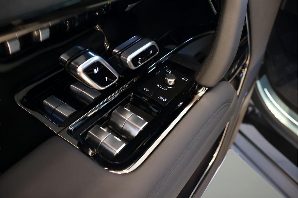 2026 Land Rover Range Rover Sport SV