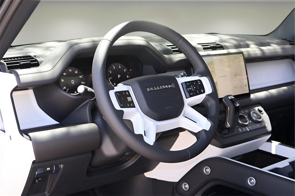 2025 Land Rover Defender 90 X-Dynamic SE