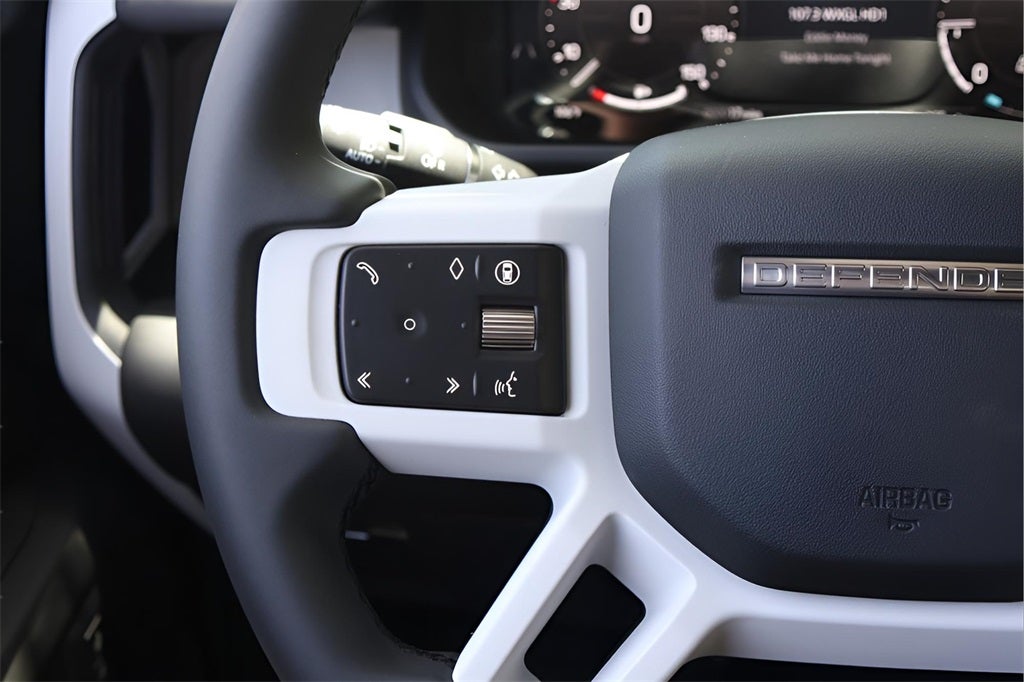 2025 Land Rover Defender 90 X-Dynamic SE