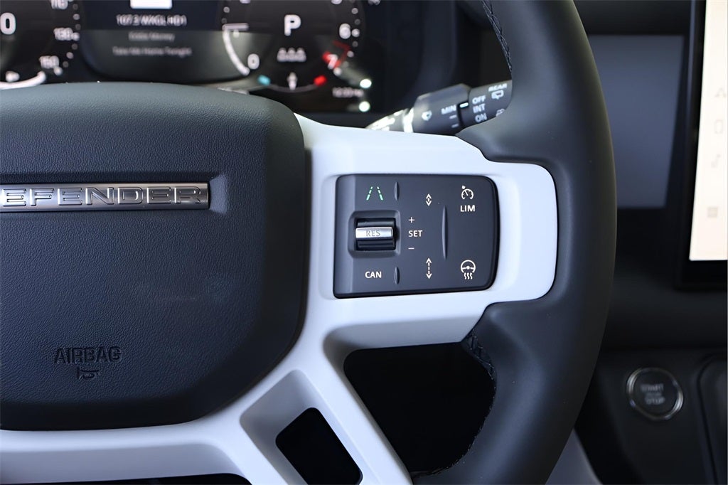 2025 Land Rover Defender 90 X-Dynamic SE