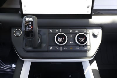 2025 Land Rover Defender 90 X-Dynamic SE