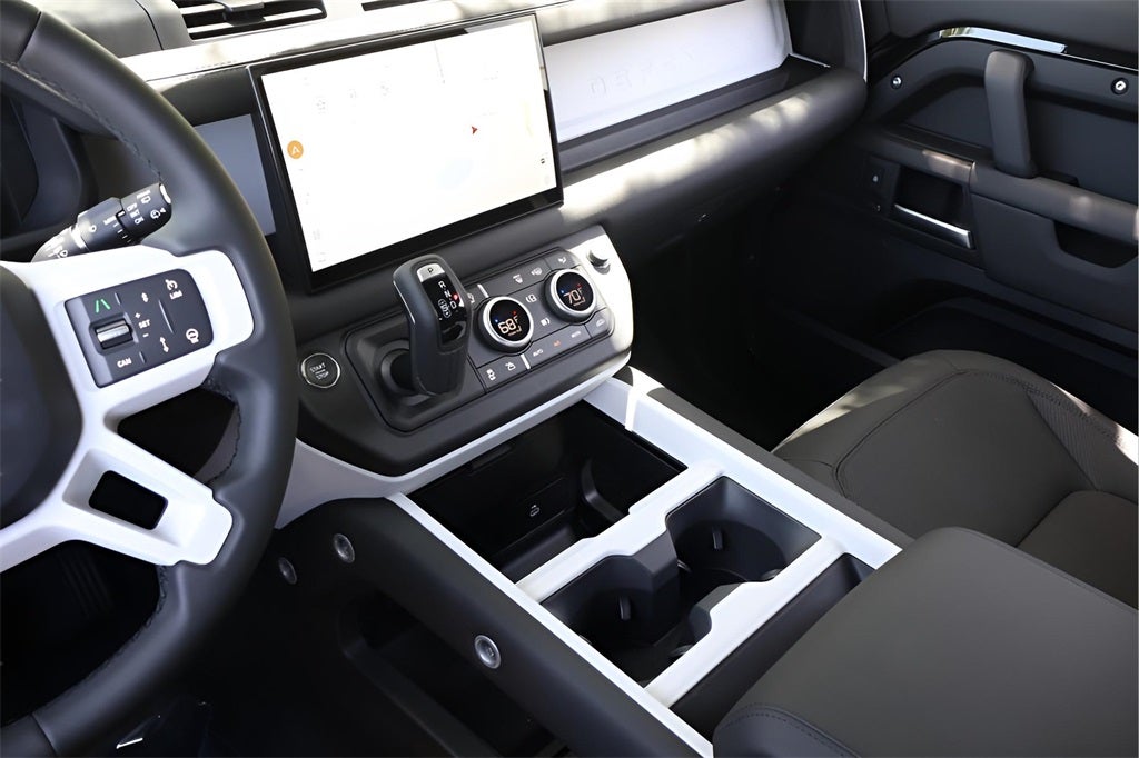 2025 Land Rover Defender 90 X-Dynamic SE