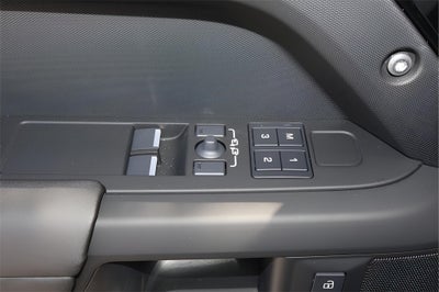 2025 Land Rover Defender 90 X-Dynamic SE