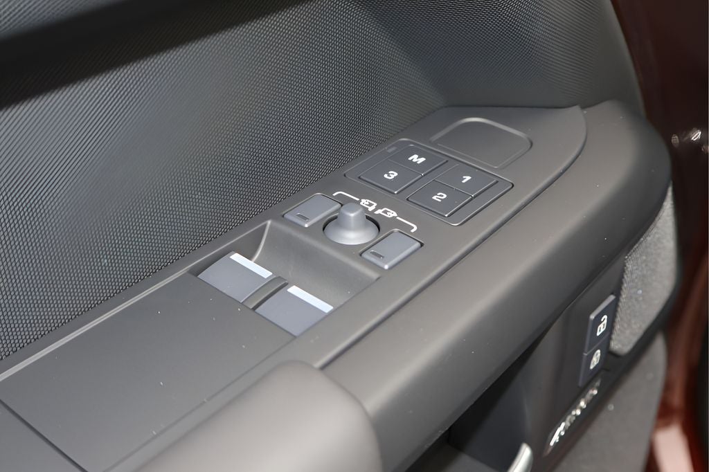 2026 Land Rover Defender 90 X-Dynamic SE
