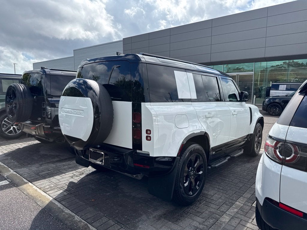2025 Land Rover Defender 110 X-Dynamic SE
