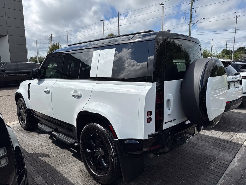 2025 Land Rover Defender 110 X-Dynamic SE