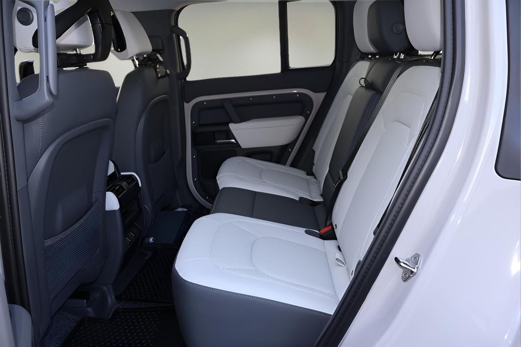 2026 Land Rover Defender 110 X-Dynamic SE