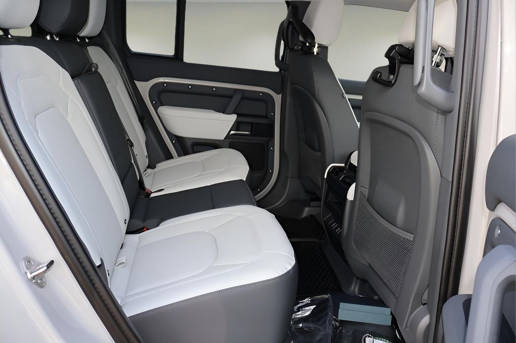 2026 Land Rover Defender 110 X-Dynamic SE