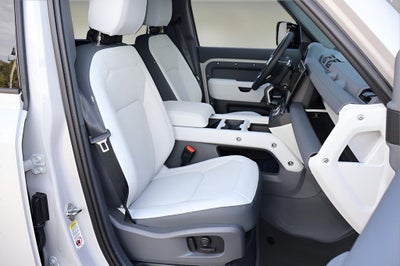 2026 Land Rover Defender 110 X-Dynamic SE