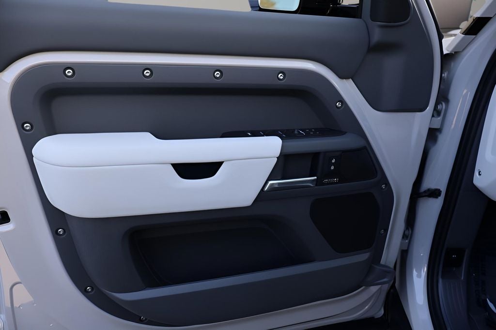 2026 Land Rover Defender 110 X-Dynamic SE