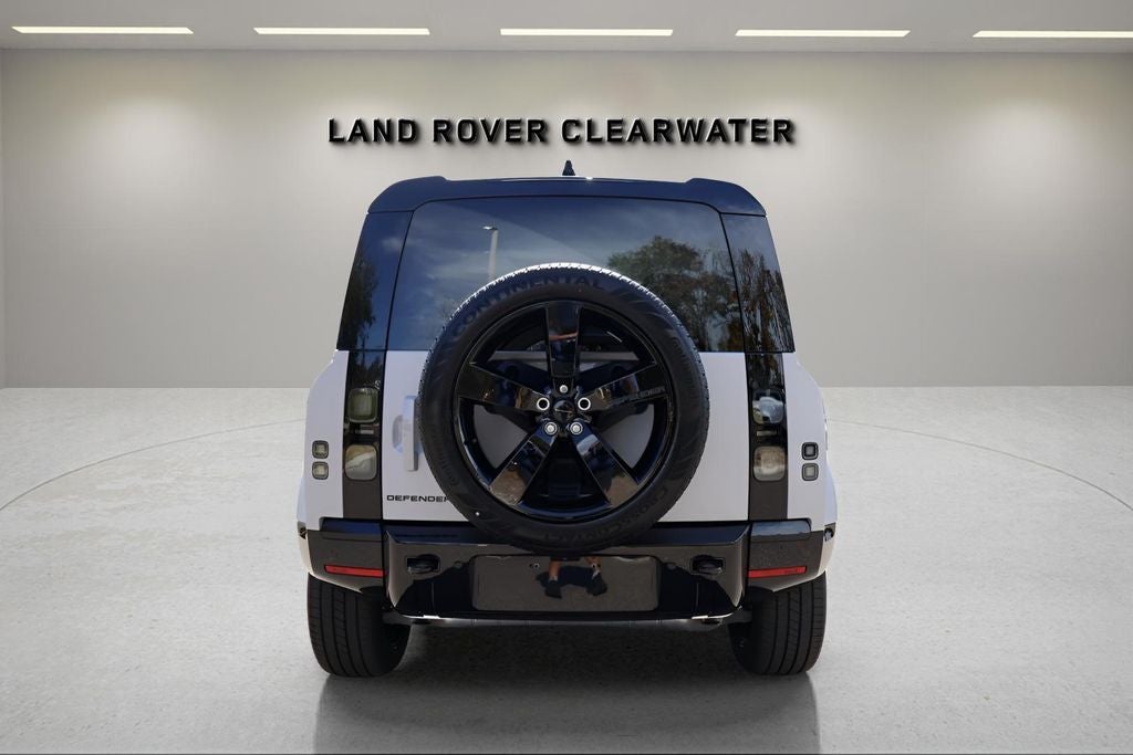 2026 Land Rover Defender 110 X-Dynamic SE