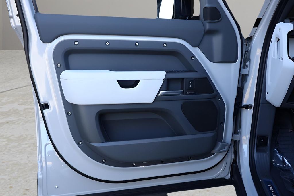 2026 Land Rover Defender 110 X-Dynamic SE