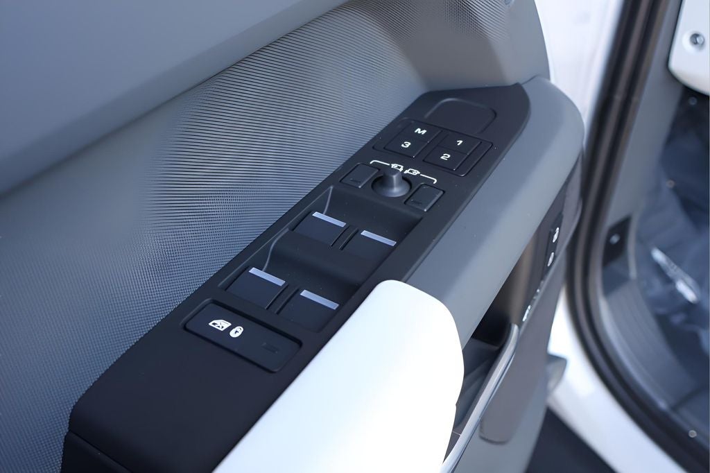 2026 Land Rover Defender 110 X-Dynamic SE