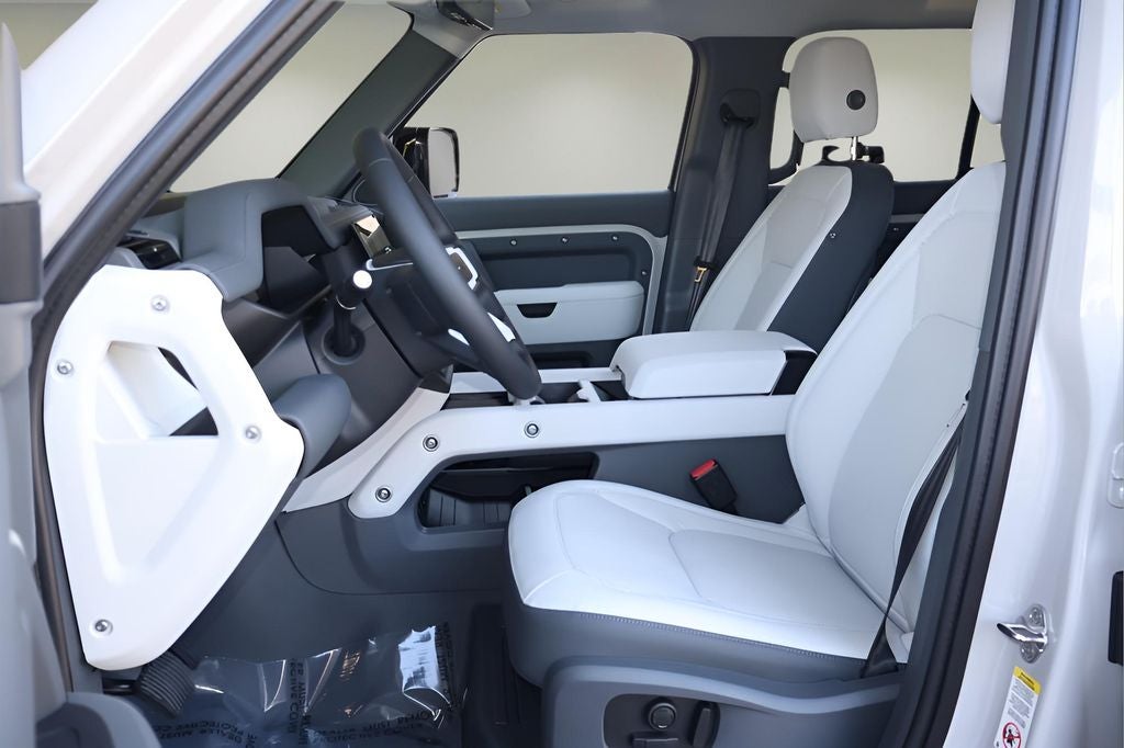 2026 Land Rover Defender 110 X-Dynamic SE