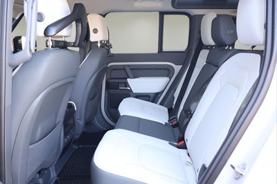 2026 Land Rover Defender 110 X-Dynamic SE