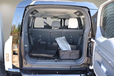 2026 Land Rover Defender 110 X-Dynamic SE