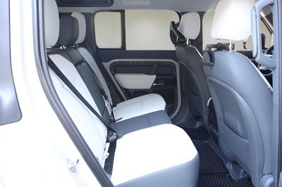 2026 Land Rover Defender 110 X-Dynamic SE