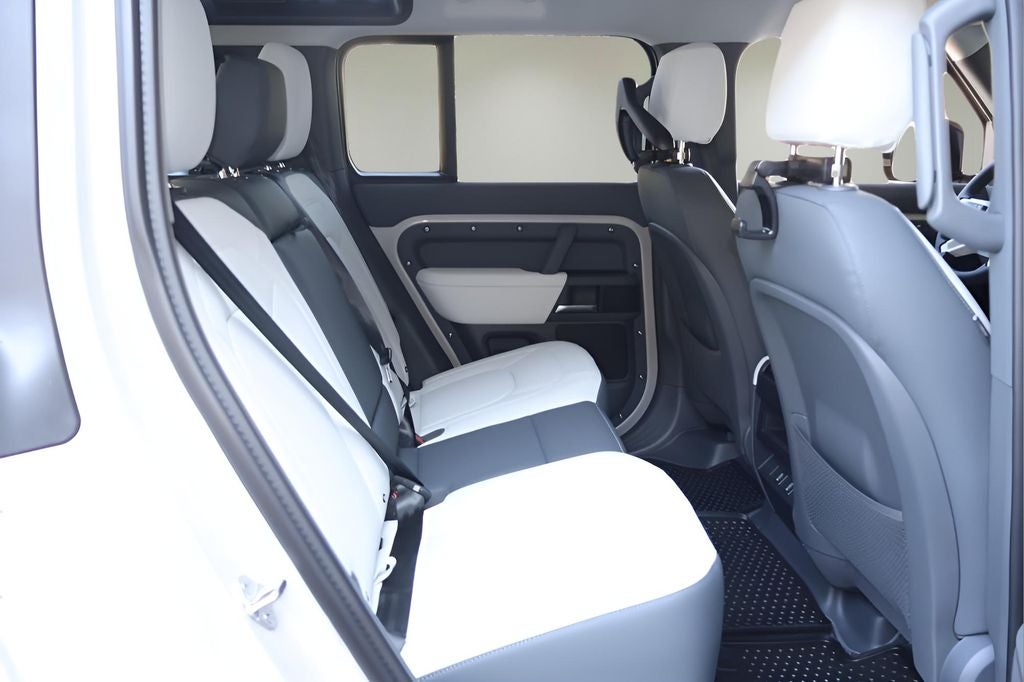 2026 Land Rover Defender 110 X-Dynamic SE