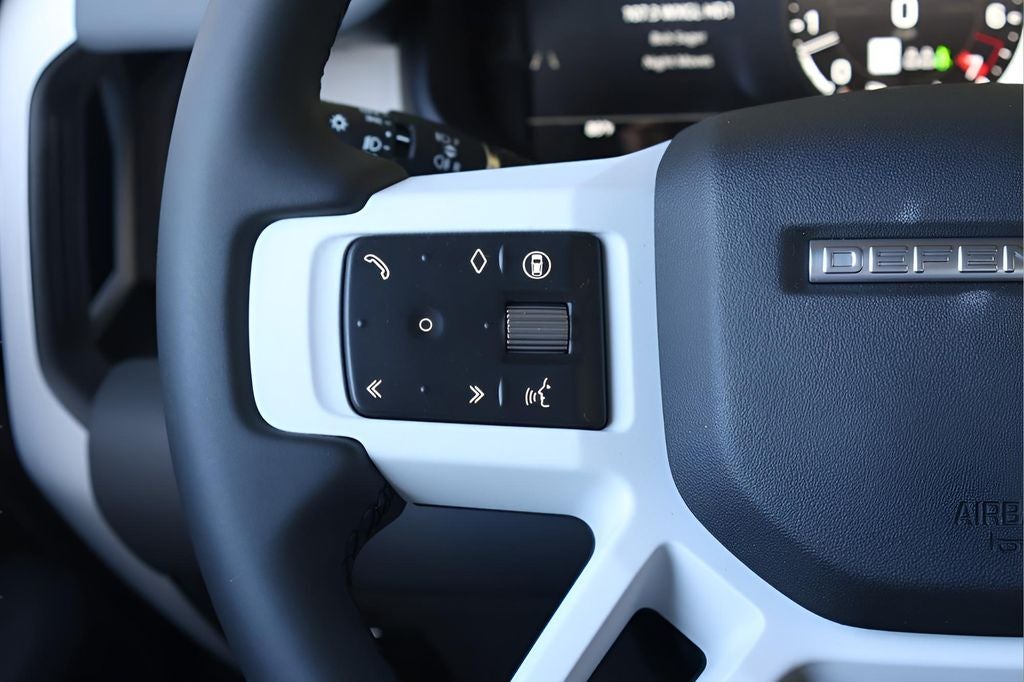 2026 Land Rover Defender 110 X-Dynamic SE