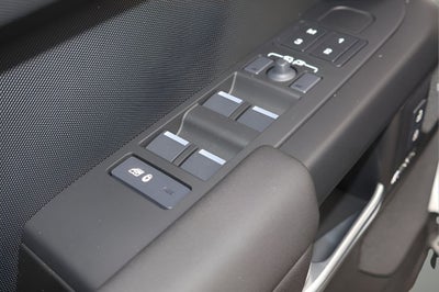 2026 Land Rover Defender 110 X-Dynamic SE