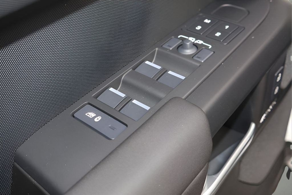2026 Land Rover Defender 110 X-Dynamic SE