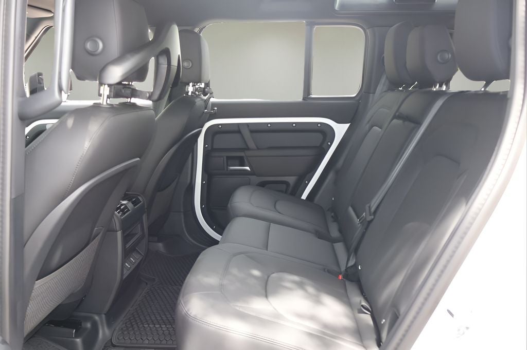 2026 Land Rover Defender 110 X-Dynamic SE