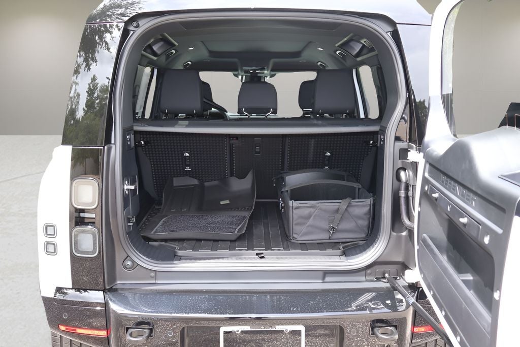 2026 Land Rover Defender 110 X-Dynamic SE
