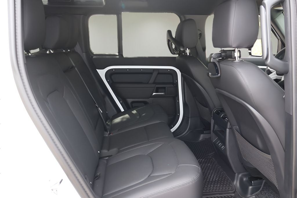 2026 Land Rover Defender 110 X-Dynamic SE