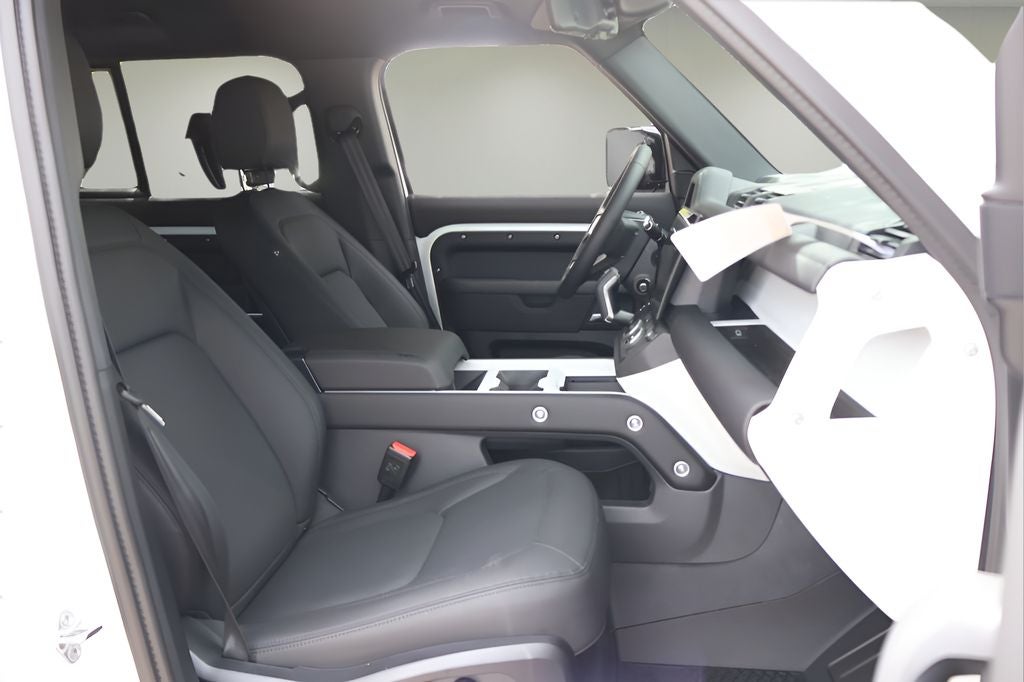 2026 Land Rover Defender 110 X-Dynamic SE