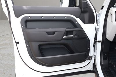 2026 Land Rover Defender 110 X-Dynamic SE
