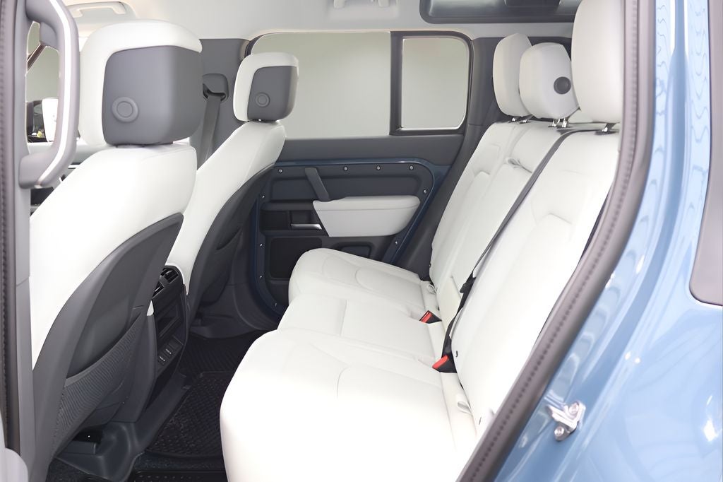 2026 Land Rover Defender 110 X-Dynamic SE