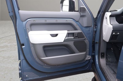2026 Land Rover Defender 110 X-Dynamic SE