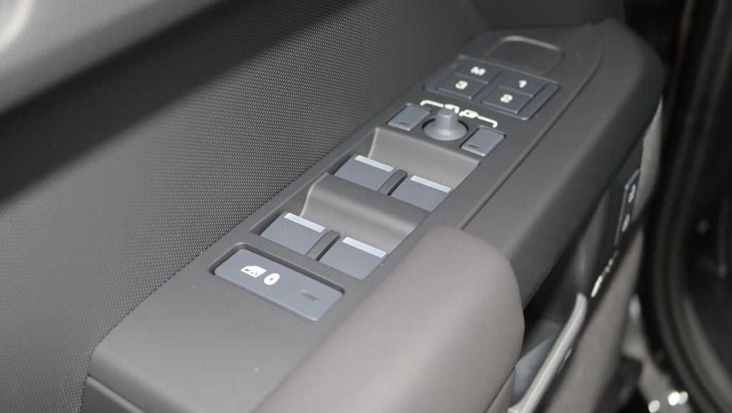 2026 Land Rover Defender 110 X-Dynamic SE