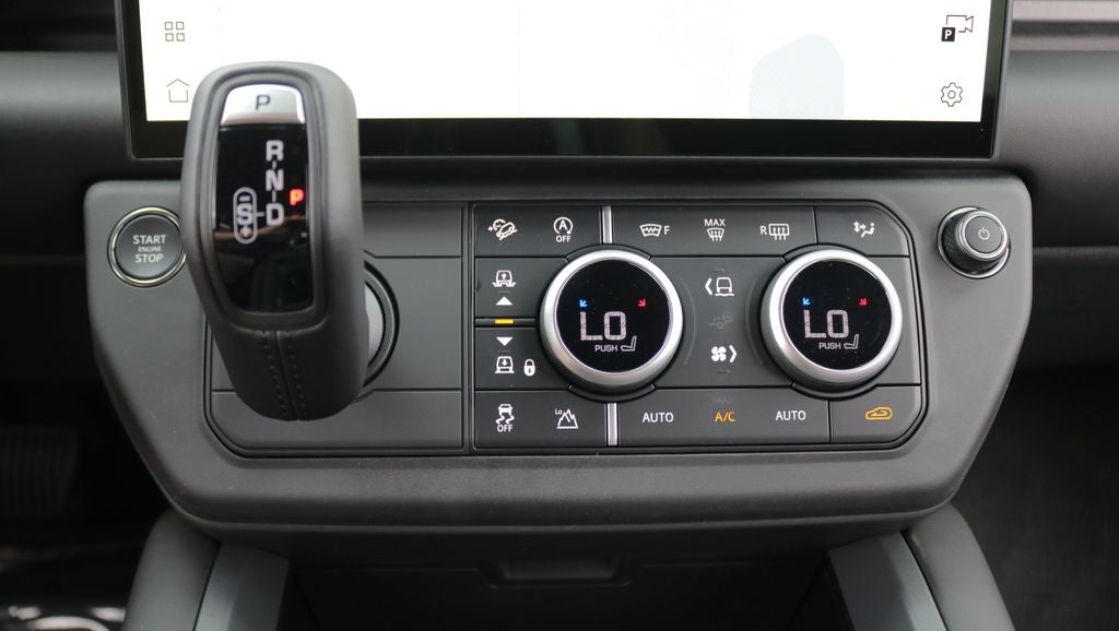 2026 Land Rover Defender 110 X-Dynamic SE